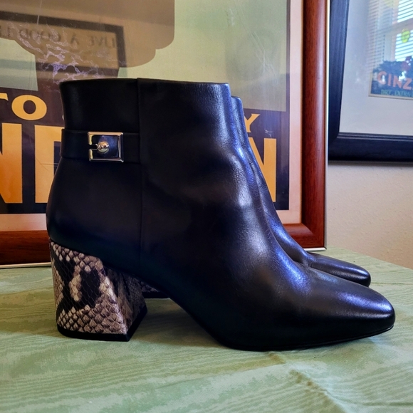 Vince Camuto Shoes - Vince Camuto Side Zip Black Ankle Boots with Snakeskin Heel Size 9.5 Like New